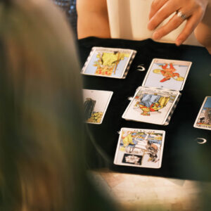 占いをしているイメージ